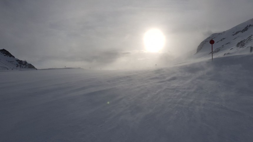 1 Strong wind - Hintertux 2019.jpg