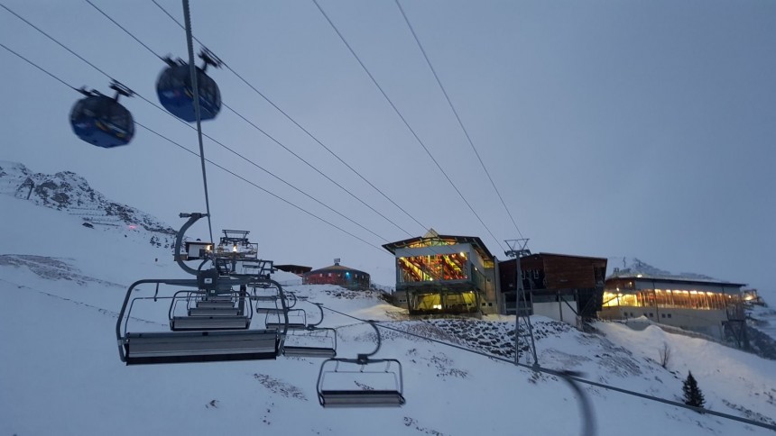 6 Riding till the night - Hintertux 2019.jpg