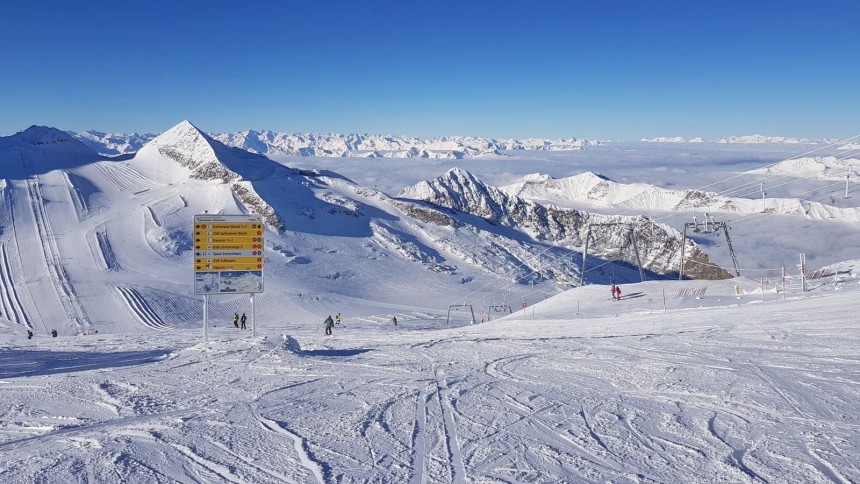 2 Hintertux 2022 - On the glacier.jpg