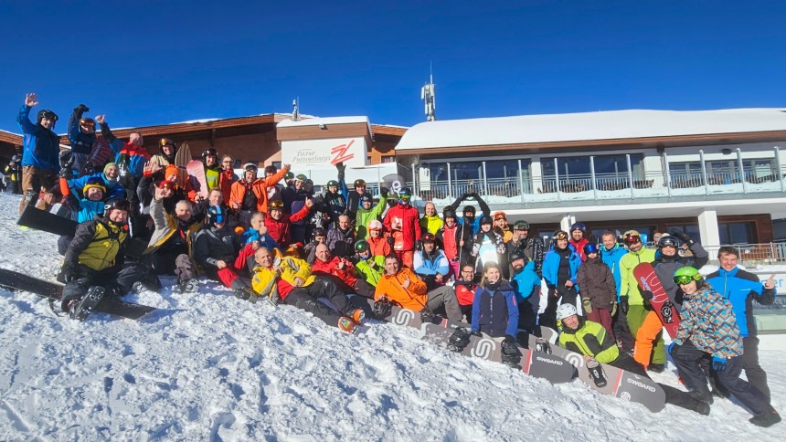 1 Hintertux 2023 - Group photo.jpg