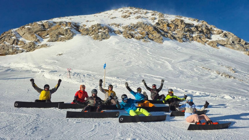 7 Hintertux 2025 - Carving group.jpg