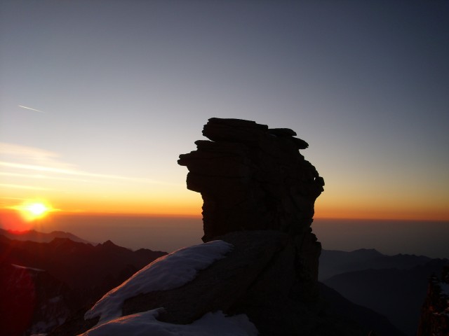 Gran-Paradiso-Sunrise-over-Italia.jpg