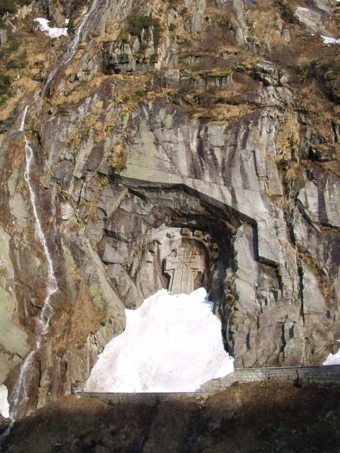 Suworov-Memorial-covered-by-snow.jpg