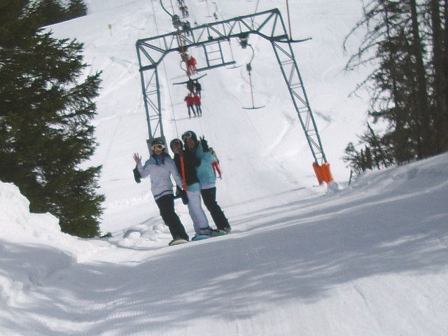 3er-Bügellift-Snowboarderinnen.jpg